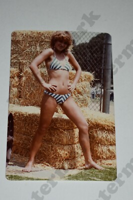 80s candid pretty woman in bikini curly hair Original Vintage Photo ak