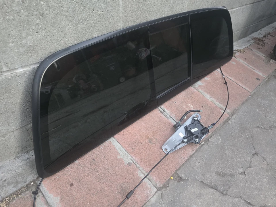 TOYOTA TACOMA 2017-2023 vidrio trasero con deslizamiento eléctrico con motor OEM Foto 2 de 4