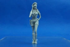 Resin Kit 289 1/35 WWII Germany Beauty Female Soldier