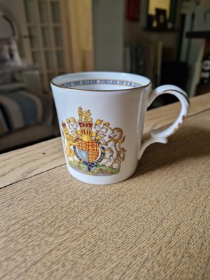 Aynsley Bone China Silber Jubiläum 1977 Gedenktasse Queen Elizabeth II
