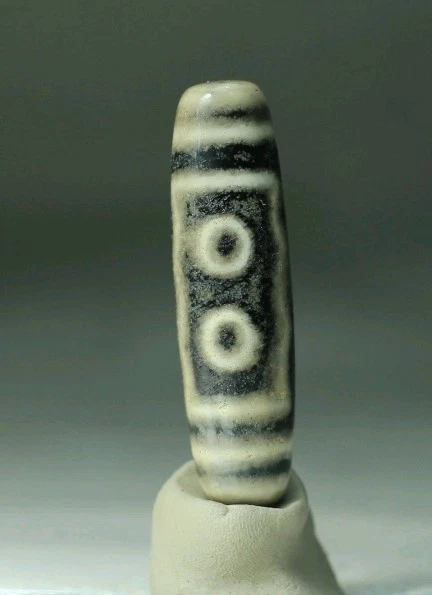 Pre-1800s Indo/Tibetan Old Agate 5 Eye Dzi Bead 13*49mm - Image 4 of 4