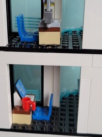 Lego City 7498 Police Station, minifigures, manuals, incomplete with 2 vehicles