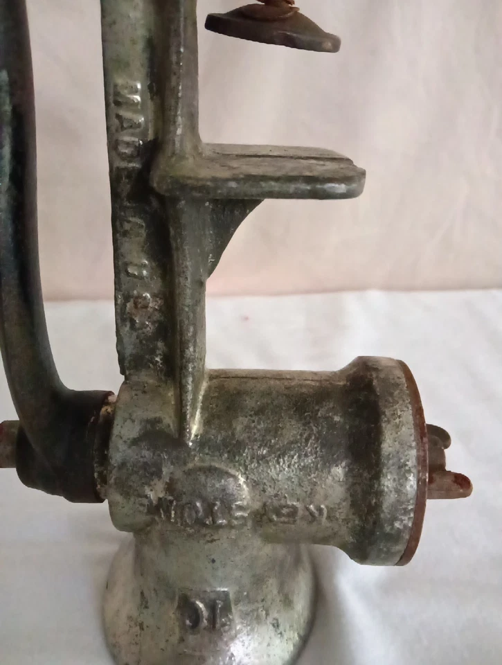 Vintage Keystone Meat Grinder No 10 Hand Crank Table Mount - Image 3 of 4