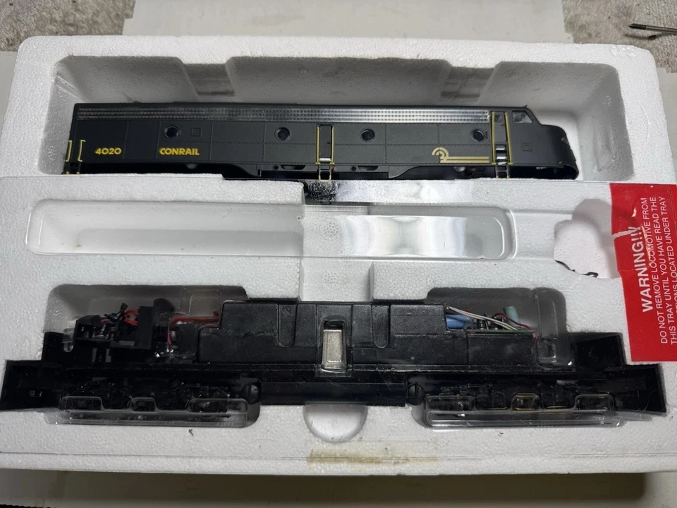 Proto 2000 Series Ho E8/9 Conrail 4020 Locomotive - Image 2 of 3