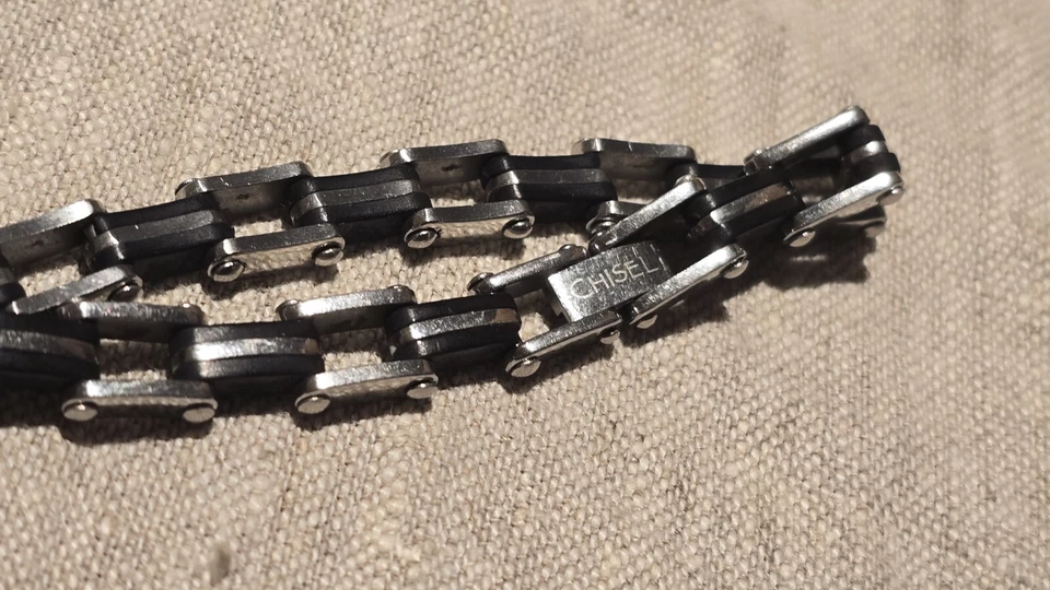 Pulsera Cincel Acero Inoxidable Caucho Negro 8.75 pulgadas Foto 3 de 4