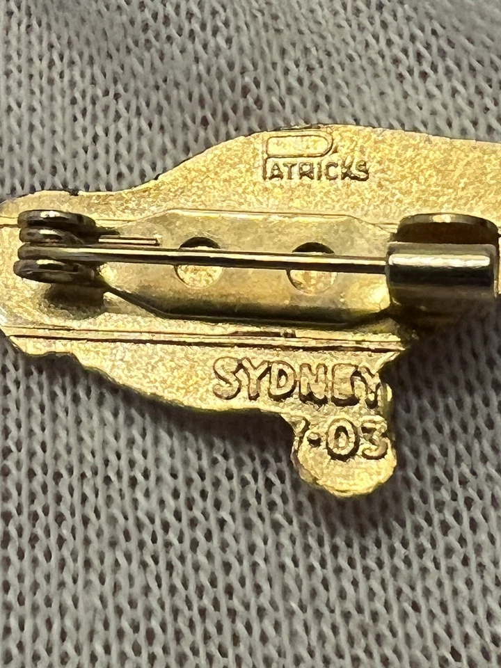 2 ENAMEL BROOCHES ONE SIGNED PAROKEET & BUTTERFLY - J107 - Image 3 of 4