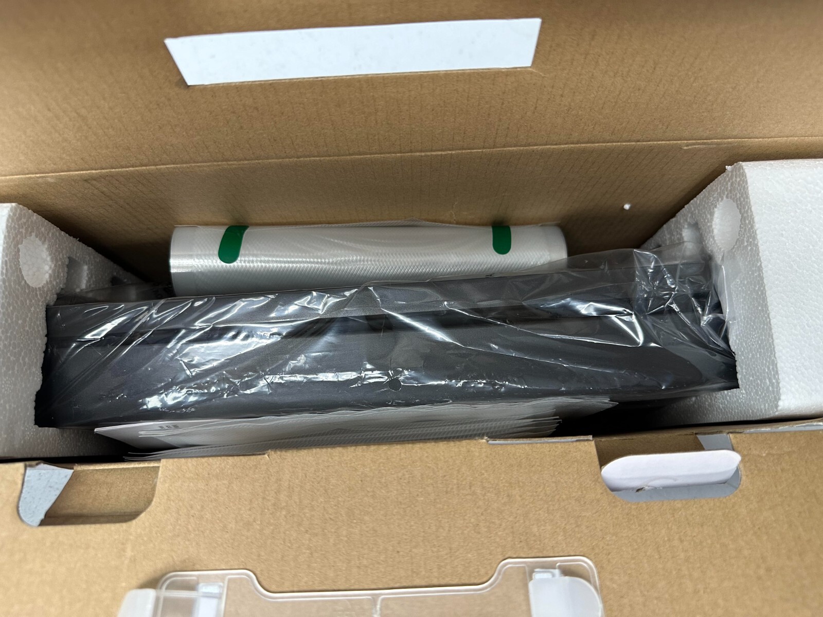 Brand New Entrige Vacuum Sealer Machine, Automatic Food Sealer E2902MS