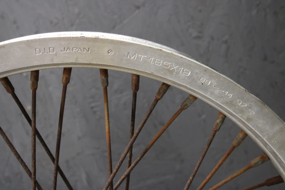 1981 Kawasaki 650 CSR KZ650H FRONT WHEEL 1070.LX Foto 3 de 4