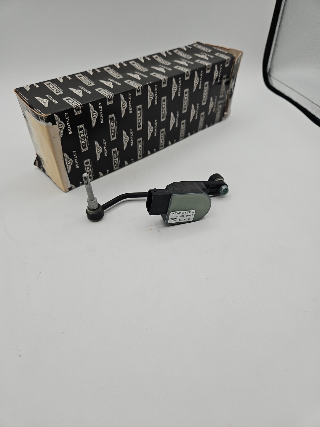 BENTLEY RIGHT HAND FRONT LEVEL SENSOR (GT & Flying Spur) (3W0941286C)