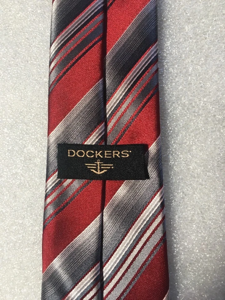 Corbata Dockers roja/gris a rayas para niño  Foto 4 de 4