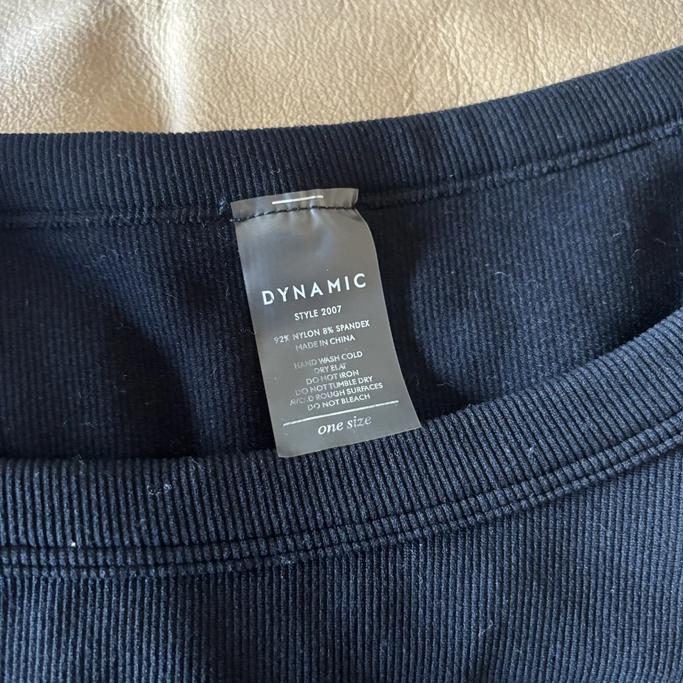 Top corto acanalado dinámico negro manga larga deportivo atletismo gimnasio minimalista Foto 3 de 4