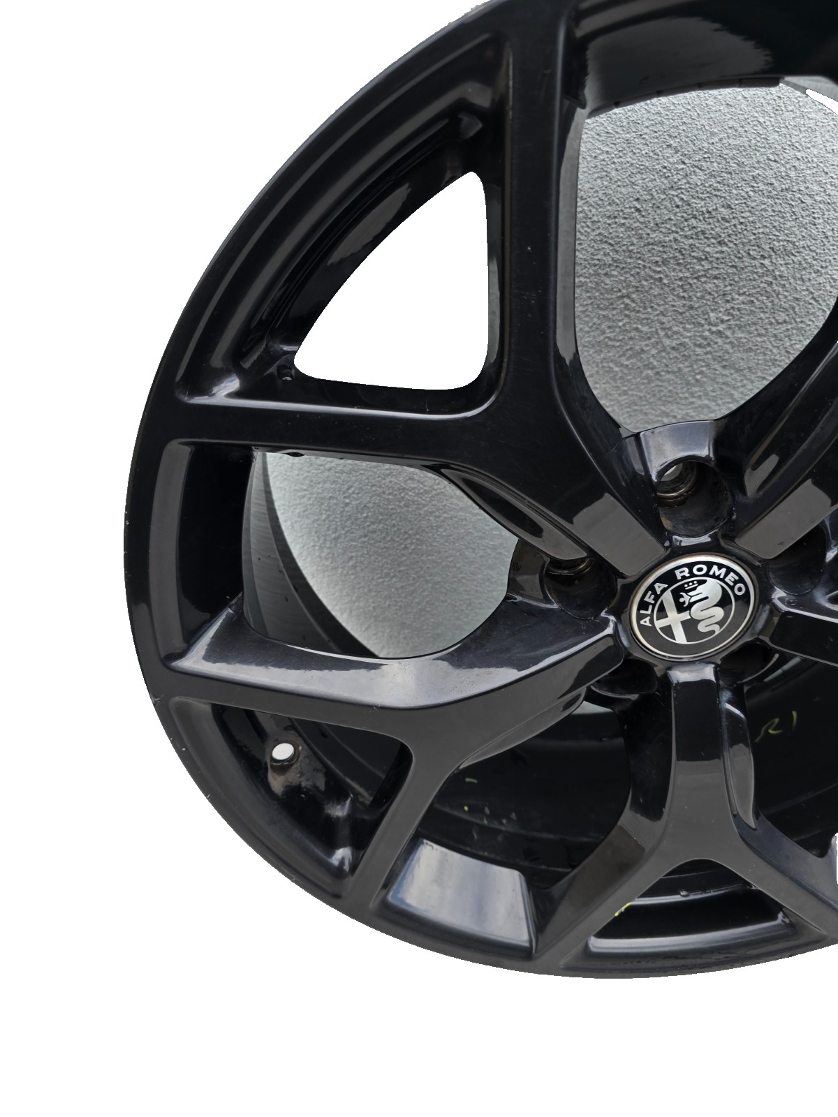 2017-2023 ALFA ROMEO GIULIA TI 19x8 Alloy 19'' WHEEL RIM BLACK Y SPOKE W/CENTER