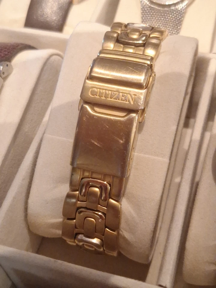 Reloj Hombre Citizen Eco-Drive Alarma Cronógrafo Tono Dorado WR 200 Funciona, Buen Estado Foto 4 de 4