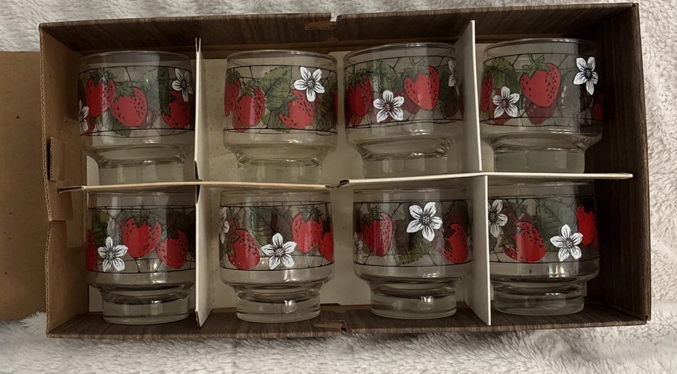 Vintage Strawberries Libbey Hostess Set In Box 9oz Rocks Glasses Set Of 8 - Image 3 of 4