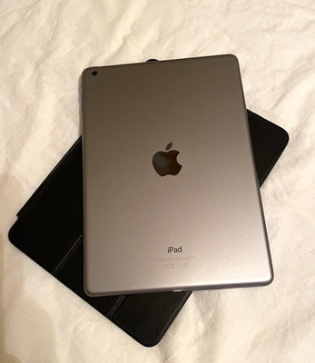 Apple iPad Air 1. Gen.   128GB 2013 Tablet 9,7 Zoll Retina Display WiFi grau