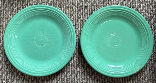 PAIR OF FIESTAWARE SEA MIST GREEN DINNER PLATES (10.5 INCHES) BY HOMER LAUGHLIN