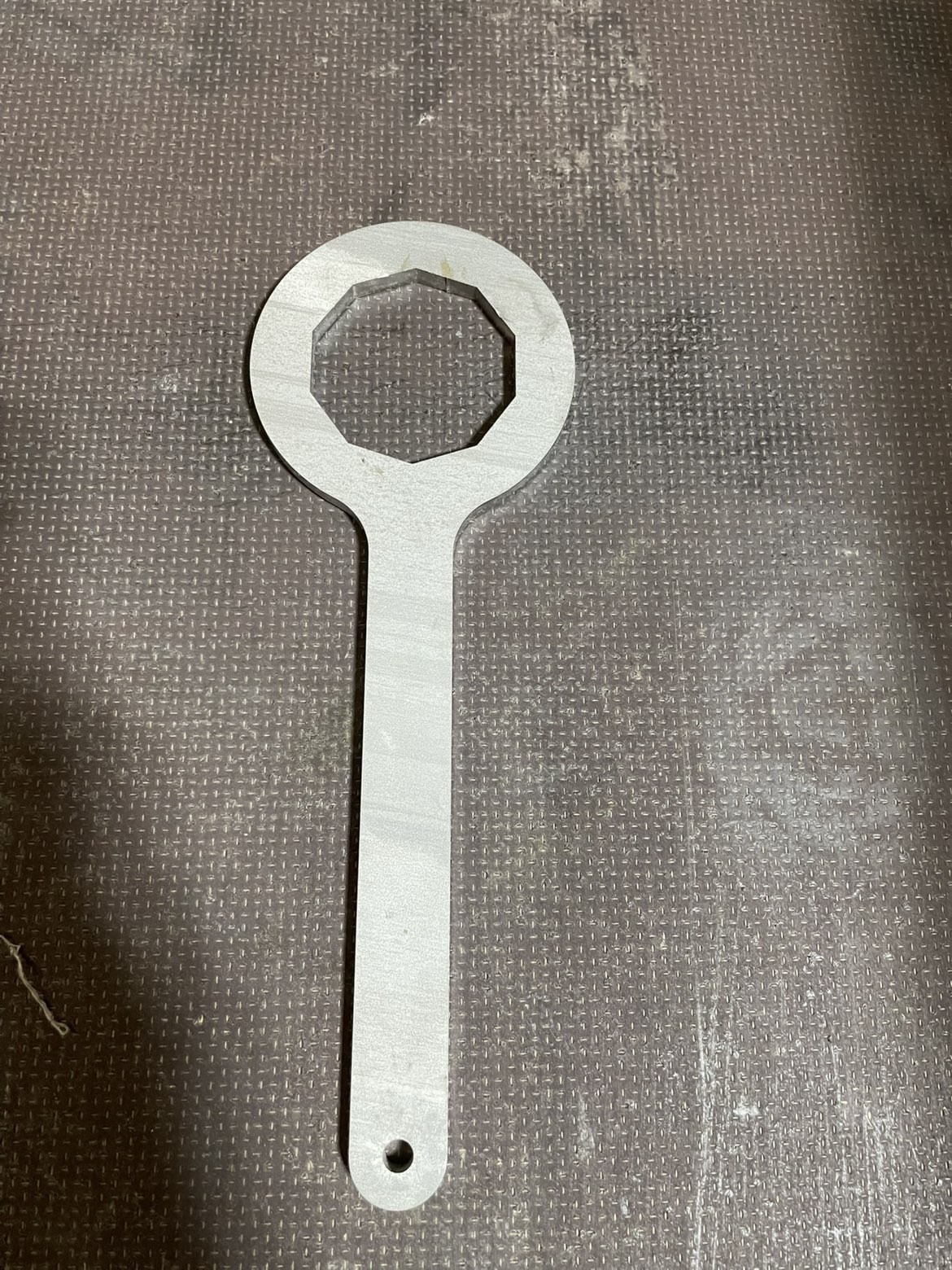 Clé démontage fourche Marzocchi pour éviter de rayer les bouchons aluminium