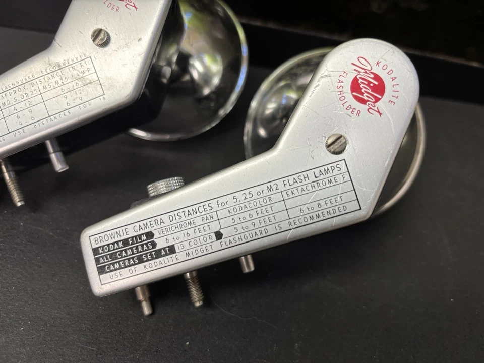 2 Flasholders Kodak Brownie Kodalite Midget SIN PROBAR Vendido para piezas Foto 3 de 4