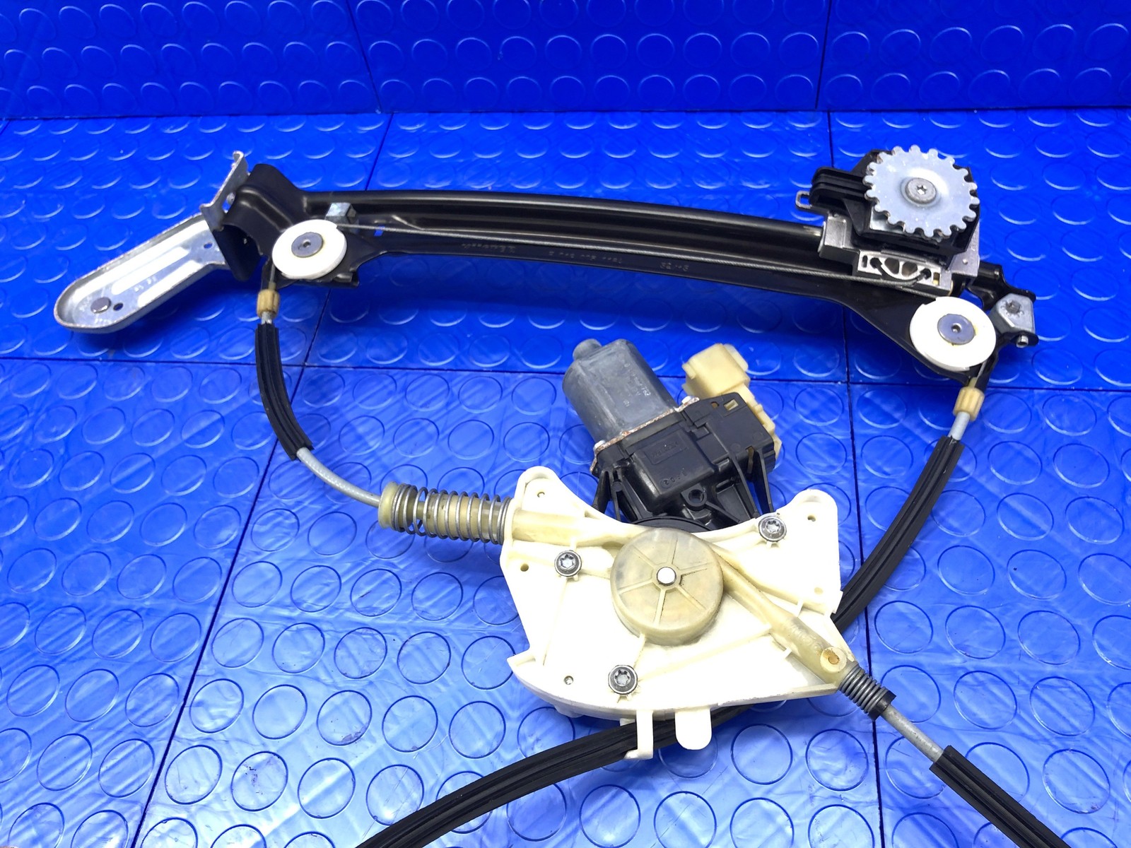 2014-2021 MASERATI QUATTROPORTE REAR LEFT DOOR WINDOW GLASS REGULATOR W/MOTOR