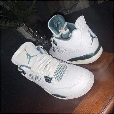 Jordan Air Jordan 4 Retro SP Pine Green White Green Lace Up Athletic Sneaker