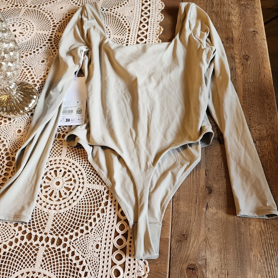 Body Lululemon Mujer Nulu Cuello Cuadrado Manga Larga Beige Talla Grande Riverstone Foto 4 de 4