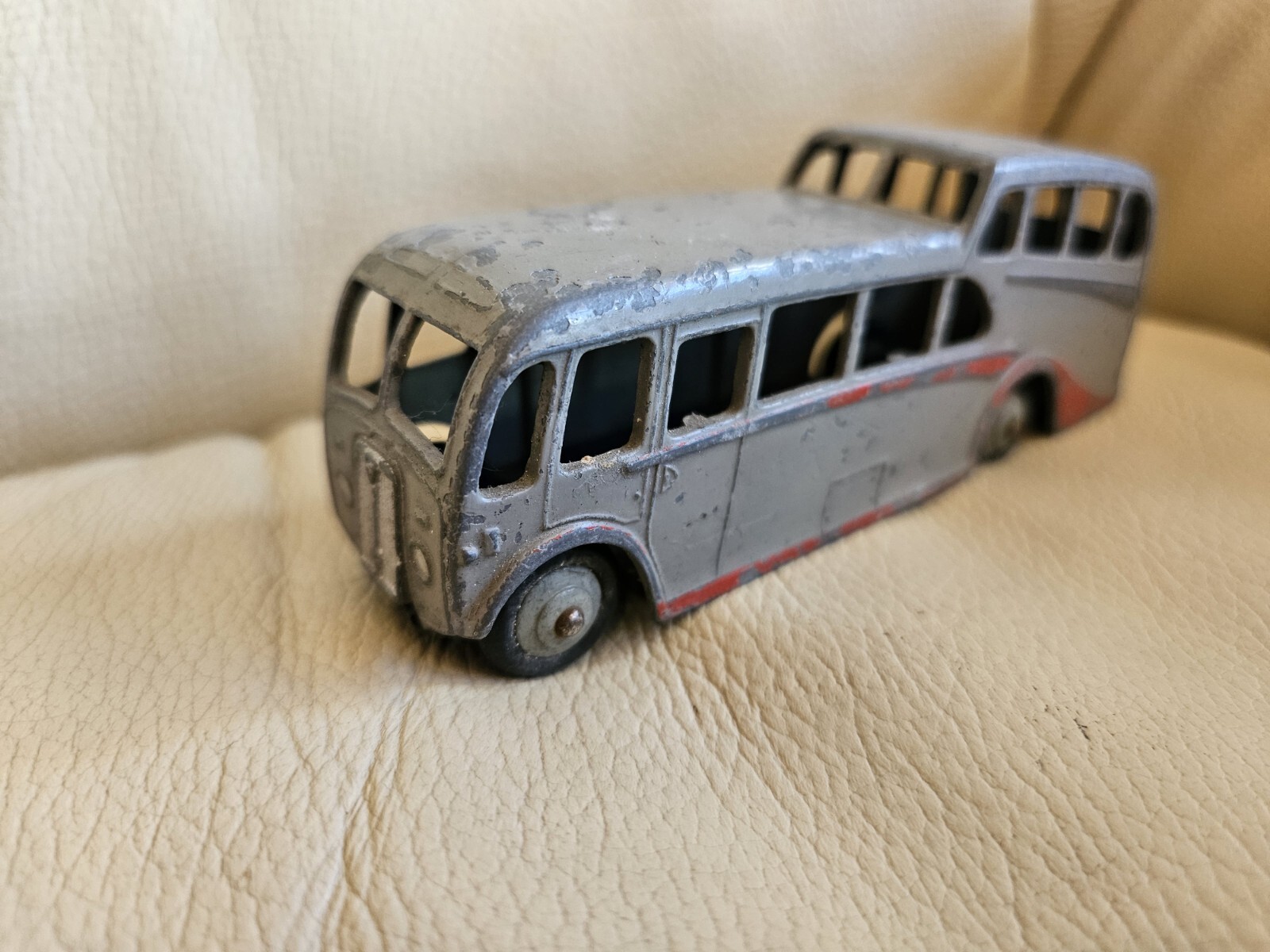 Dinky 29c, Double Decker Bus - Free Price Guide & Review