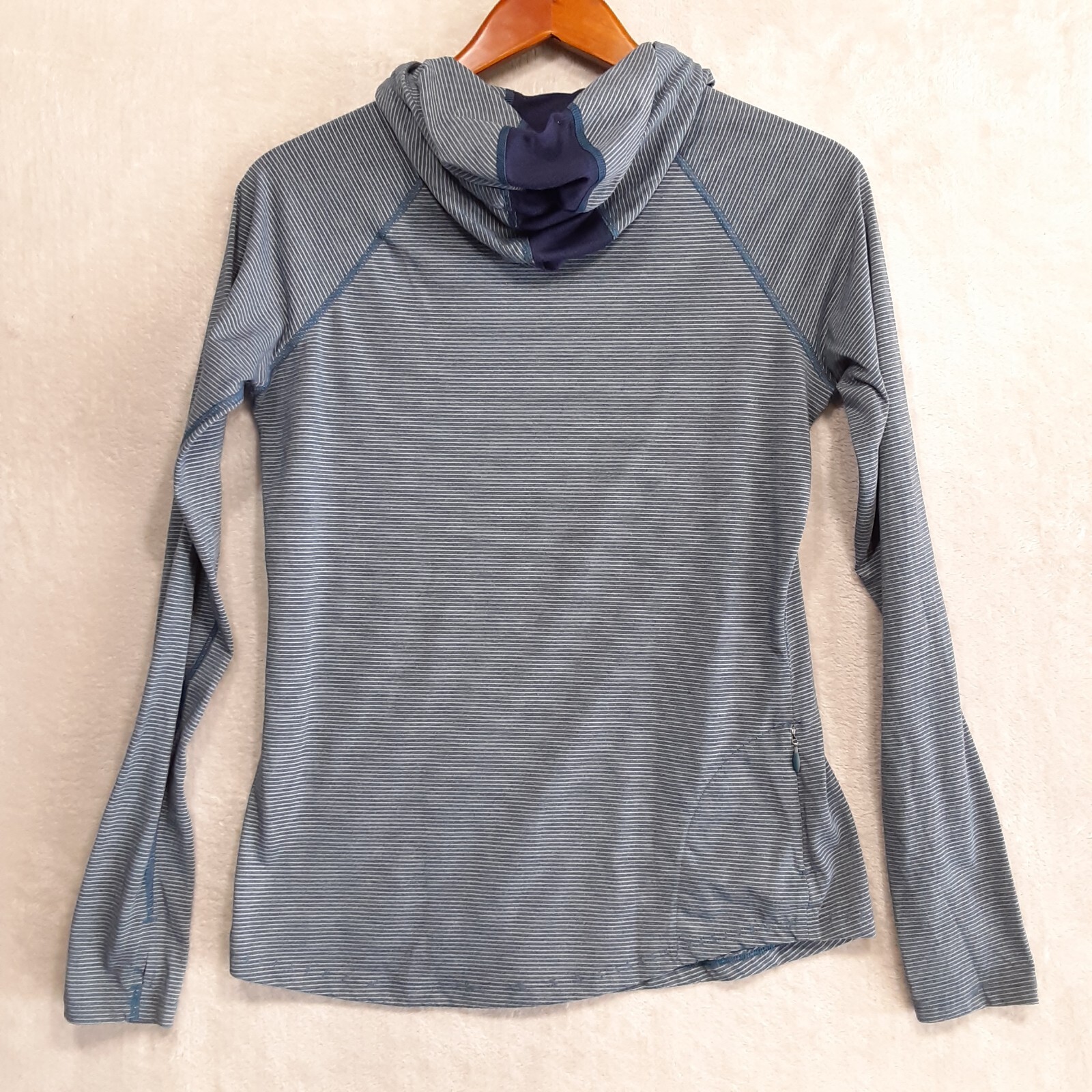 Under Armor Womans Run Threadborne Pullover LS Ho… - image 3
