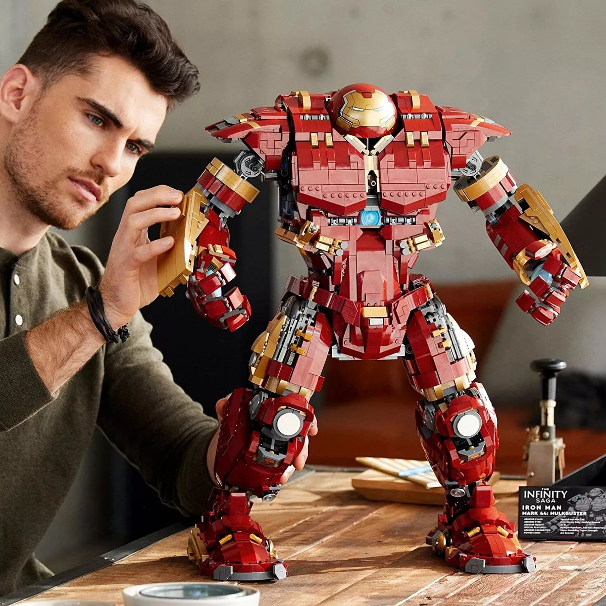 LEGO Marvel 76210 pas cher, L'armure Hulkbuster​