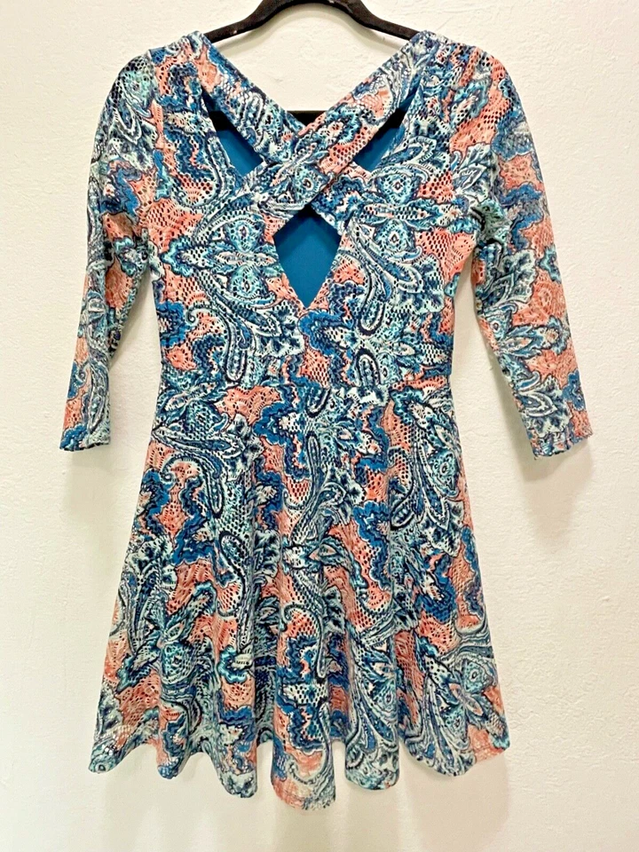 Vestido feminino Forever 21 renda estampa floral azul coral tamanho pequeno - Imagem 2 de 4