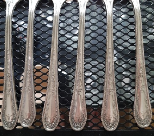 Oneida Community 1926 Hampton Court Pattern Silverplate Flatware Set 21 Pieces - Picture 7 of 20