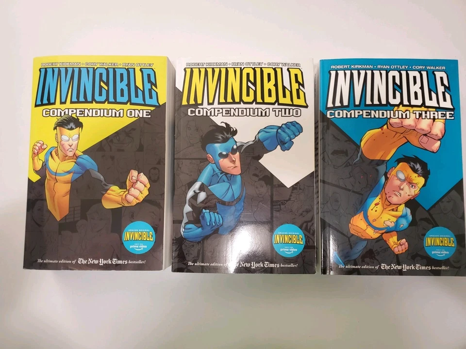 Invincible Compendiums 1-3 完整漫画书套装 Robert Kirkman(轻微磨损) — 第 2/4 张图片