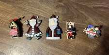 Lot of 5 Assorted Christmas Ornaments Pre-Owned Holiday Decor