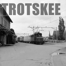 Larger Negative SWITZERLAND OEBB Oensingen Balsthal Bahn Electric Loco 102 1975