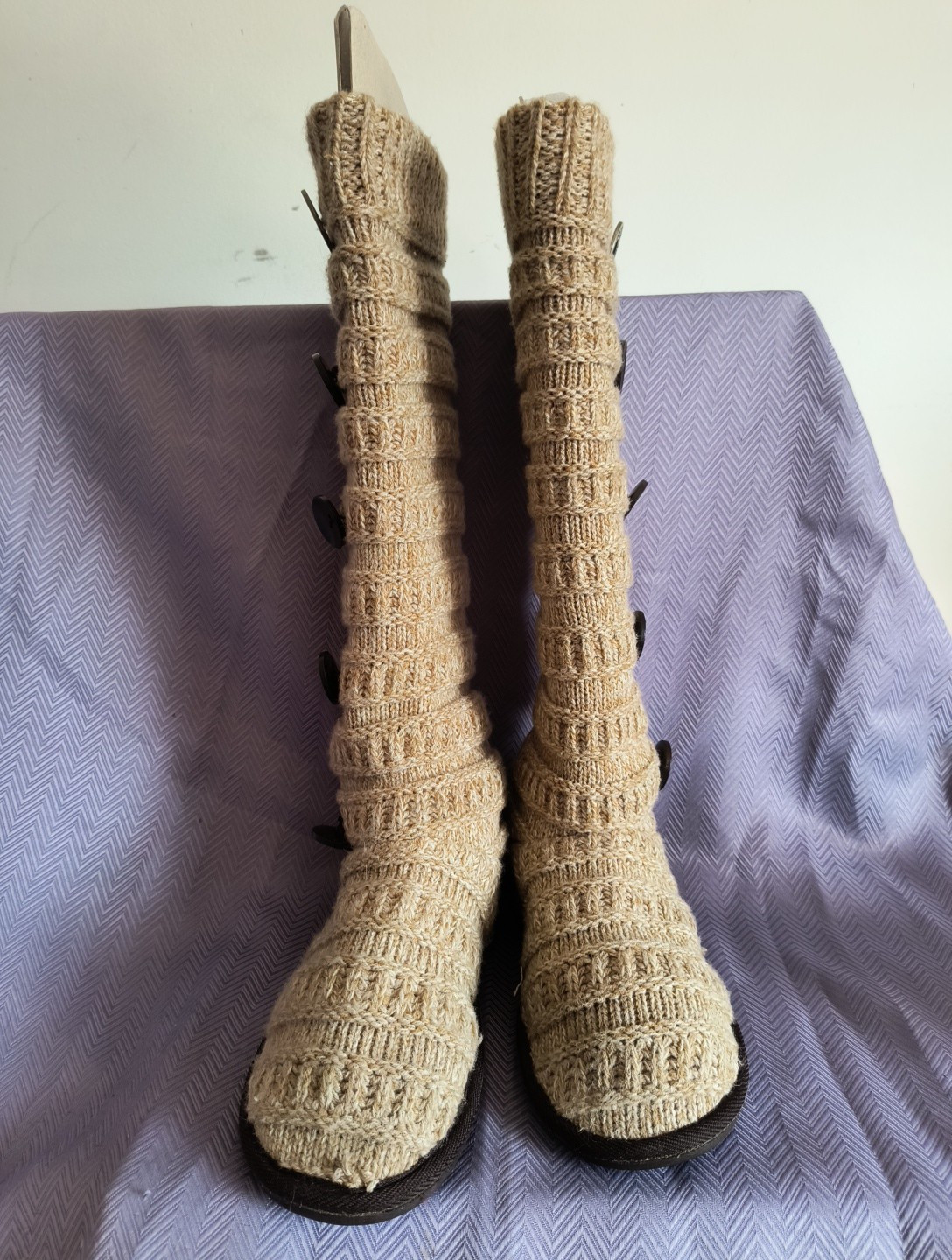 RARE MUK LUKS Knee High Knit Sweater Slipper Sock Boots Tan Beige Brown Button