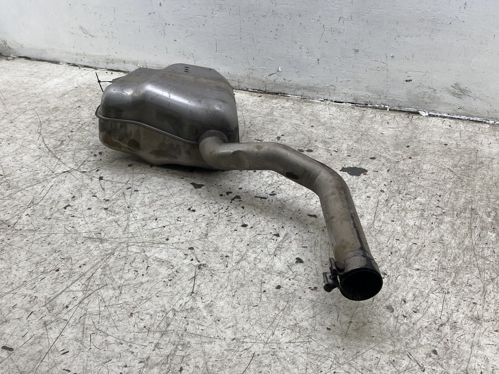 2014-2018 BENTLEY FLYING SPUR AWD 4.0L V8 REAR LEFT SIDE EXHAUST MUFFLER PIPE