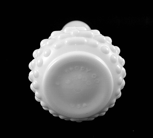 E.O. Jarrón de vidrio Brody Milk Hobnail M-2000 - Imagen 3 de 3