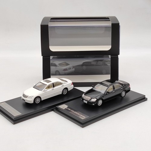 1:64 DCM Toyota CROWN 12th Car Models Diecast Toys Collection Black/White Gifts - Picture 2 of 14