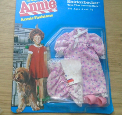 Waise Annie Puppenkleidung auf Karte ungeöffnet