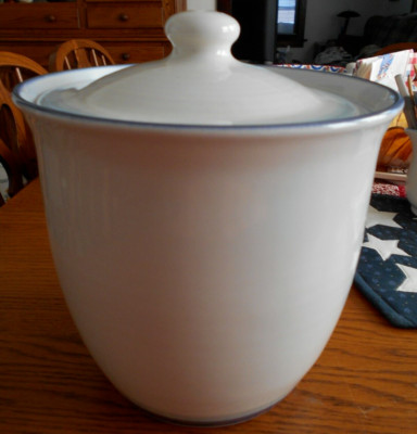 Ocean Breeze Cookie Jar Canister 9'' H Pfaltzgraff #501 backstamp Stoneware White