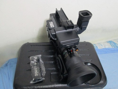 Panasonic WV-D5000 Digital 5000 HD System Camera With Panasonic WV-cc28 Case - Picture 10 of 19