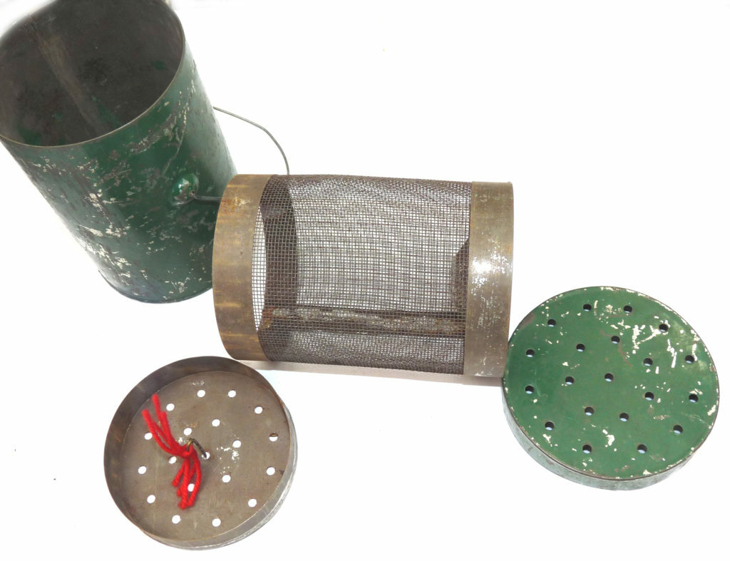 VINTAGE verde dipinto Zinco Esca Viva Minnow Trap con Lana Rossa ATTRACTOR VINTAGE verde dipinto Zinco Esca Viva Minnow Trap con Lana Rossa ATTRACTOR