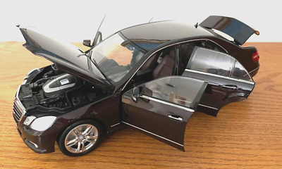 Minichamps Mercedes E-Class Klasse w212 1/18 Cuprit Brown MB Promo