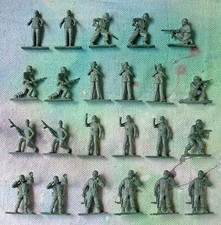 23 Vintage Unbranded Army Military Infantry Plastic Figures Very Good Condition