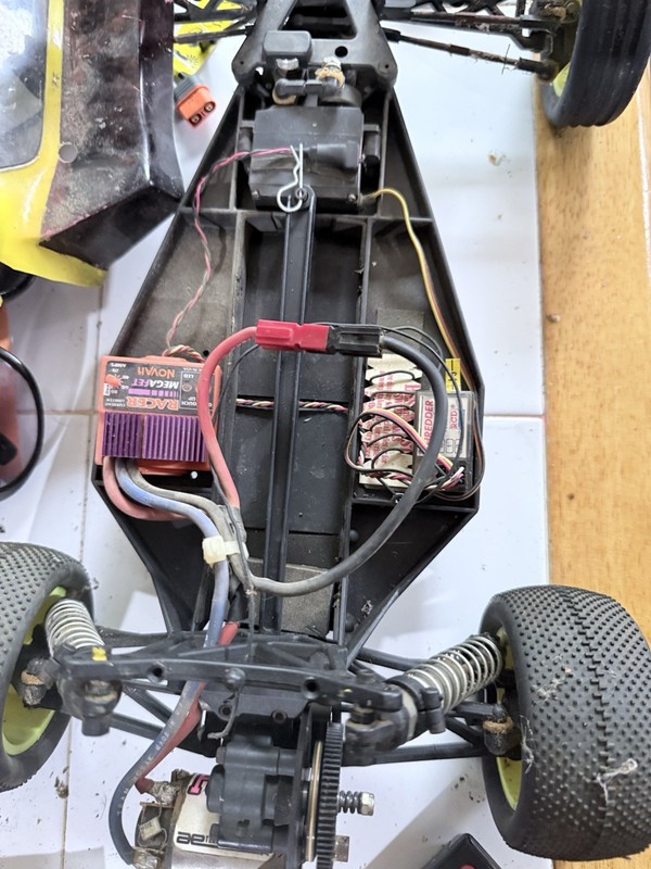 Two Old Ultra Rare Team Associated B6 1-2 Versions Or That Class 2rc’s 1 Body