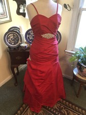 IMPRESSION BRIDAL LONG RED SATIN STRAP DRESS-SIZE6-2 LARGE CRYSTAL PENDENT-CLASS