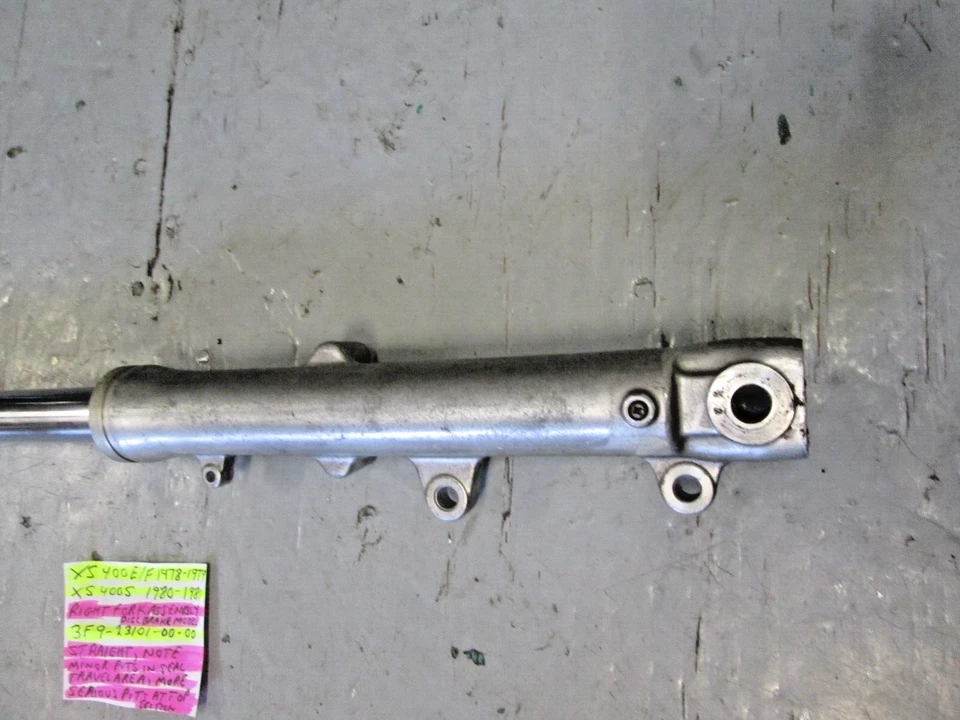 HORQUILLA DELANTERA DERECHA YAMAHA XS400E/F 1978-79 / XS400S 1980 - 1981 39F-23101-00-00 Foto 2 de 4