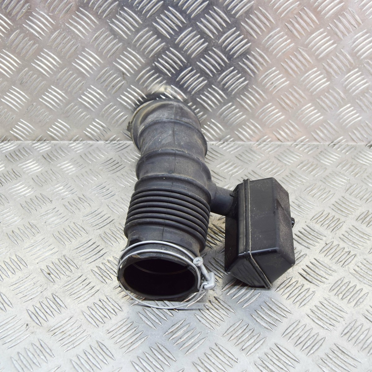A TOYOTA RAV 4 XA50 Air Intake Hose 17893-25070 17880-25040