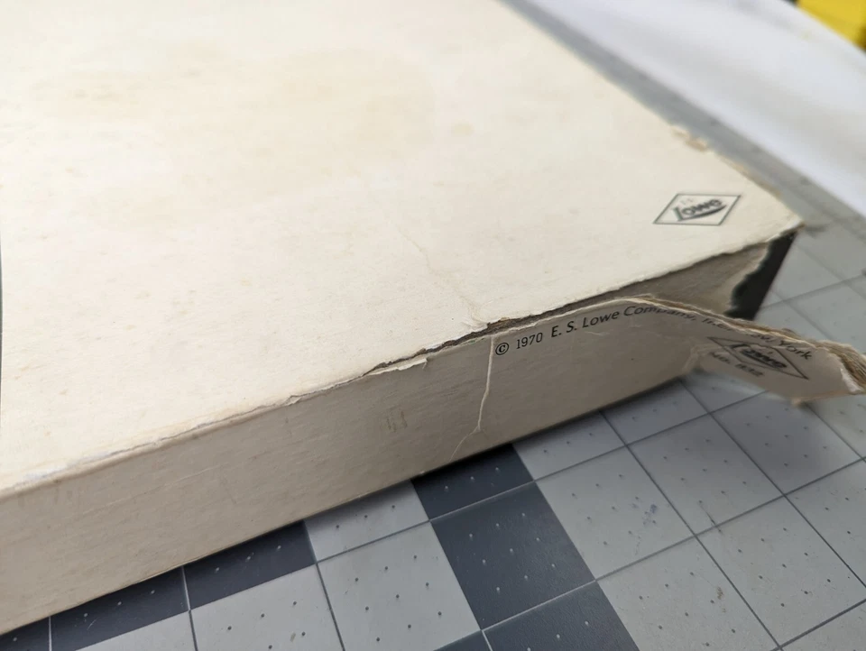 Tablero de juego de ajedrez Renaissance Chessmen Lowe Milton Bradley 1970 Foto 2 de 4