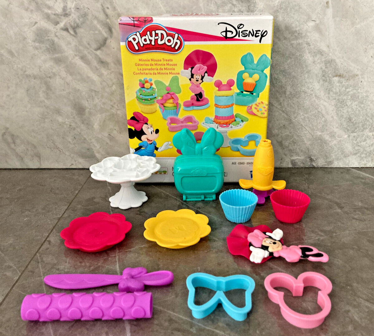 Play-Doh Disney Minnie Mouse Treats (cupcake, cookie, cake, oven