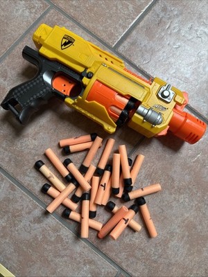 Spielzeugwaffe Nerf N-Strike Barricade RV-10 mit Darts
